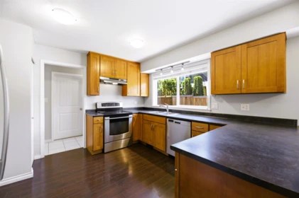 Breakfast Nook Photo of 11997 Laity Street, Maple Ridge, BC