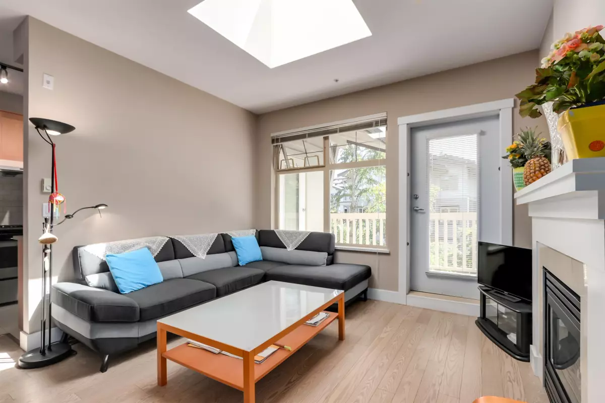 Living Room Photo of 423 2083 W 33rd Avenue, Vancouver, BC