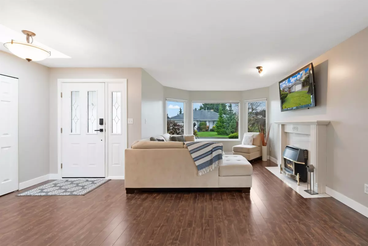 Dining Area Photo of 23174 124a Avenue, Maple Ridge, BC