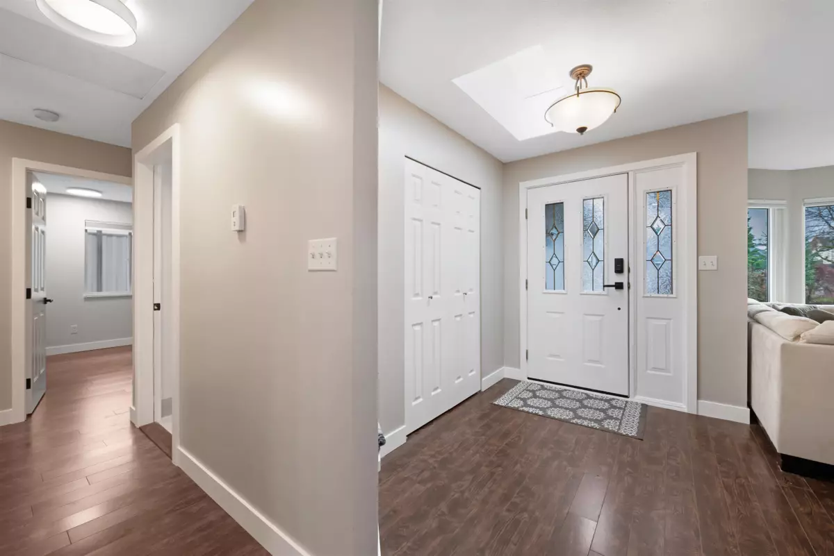 Living Room Photo of 23174 124a Avenue, Maple Ridge, BC