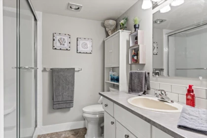 Guest Bathroom Photo of 314 8725 Elm Drive, Chilliwack, BC