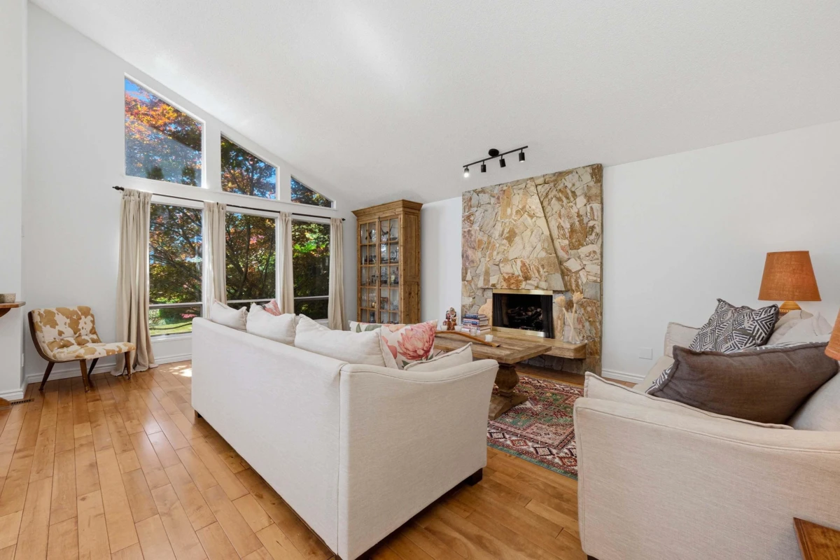 Living Room Photo of 4150 Best Court, North Vancouver, BC