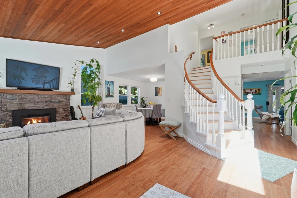Dining Area Photo of 12597 20 Avenue, Surrey, BC