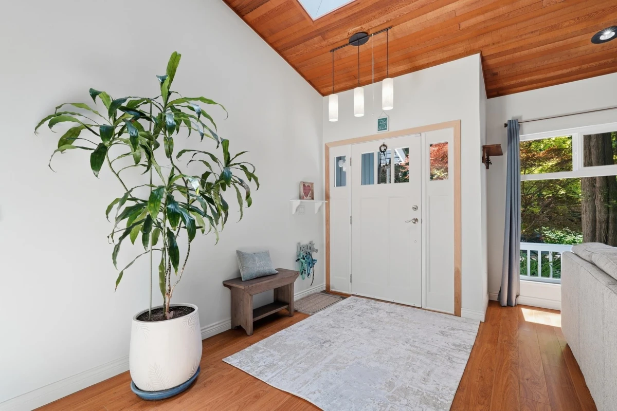 Family Room Photo of 12597 20 Avenue, Surrey, BC