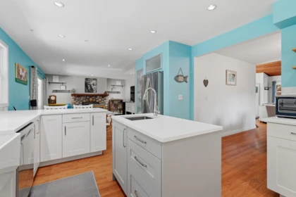 Guest Bathroom Photo of 12597 20 Avenue, Surrey, BC