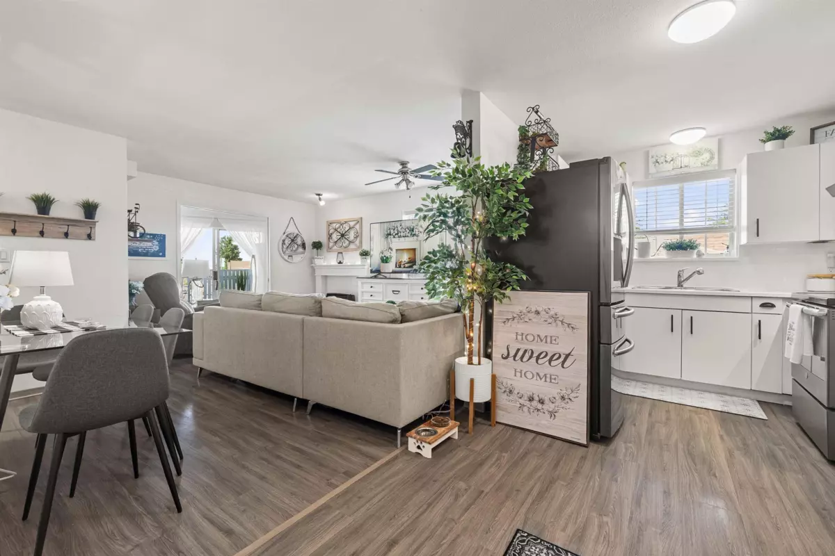 Dining Area Photo of 206 46351 Yale Road, Chilliwack, BC