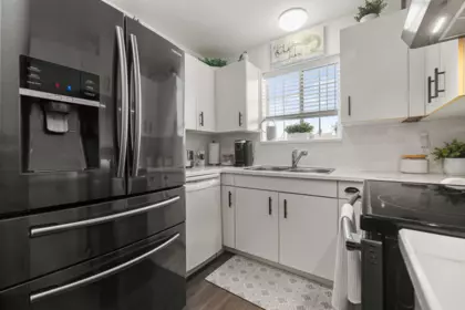 Kitchen Island Photo of 206 46351 Yale Road, Chilliwack, BC