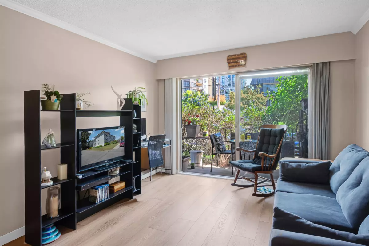 Living Room Photo of 101 611 Blackford Street, New Westminster, BC