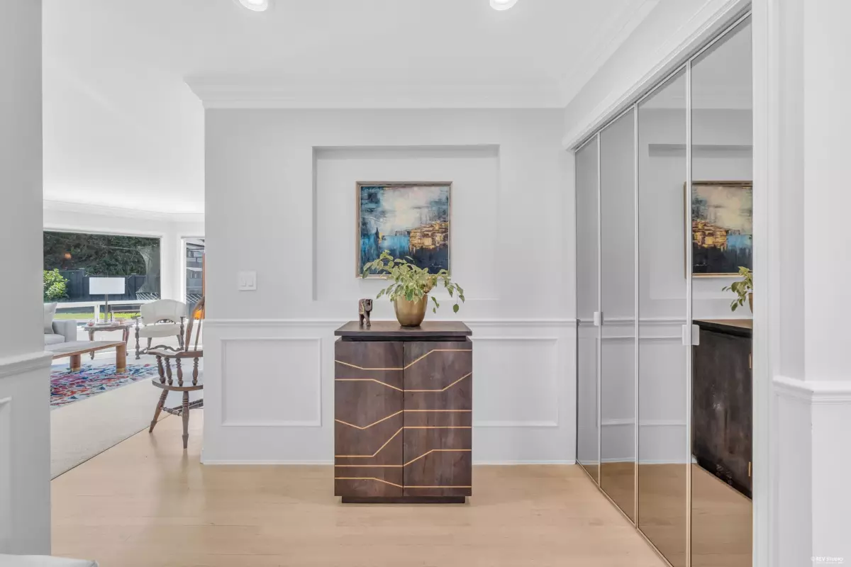 Dining Area Photo of 111 Sandringham Crescent, North Vancouver, BC