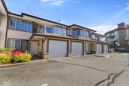 Outdoor Patio Photo of 36 32659 George Ferguson Way, Abbotsford, BC