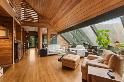 Entry Foyer Photo of 4678 Eastridge Road, North Vancouver, BC