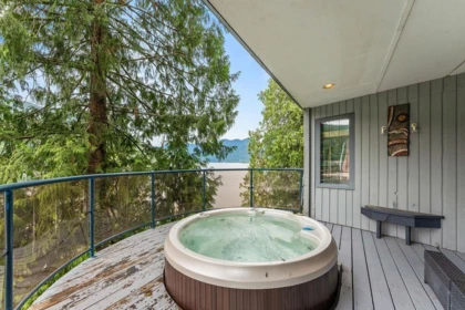 Garden / Landscaping Photo of 4678 Eastridge Road, North Vancouver, BC