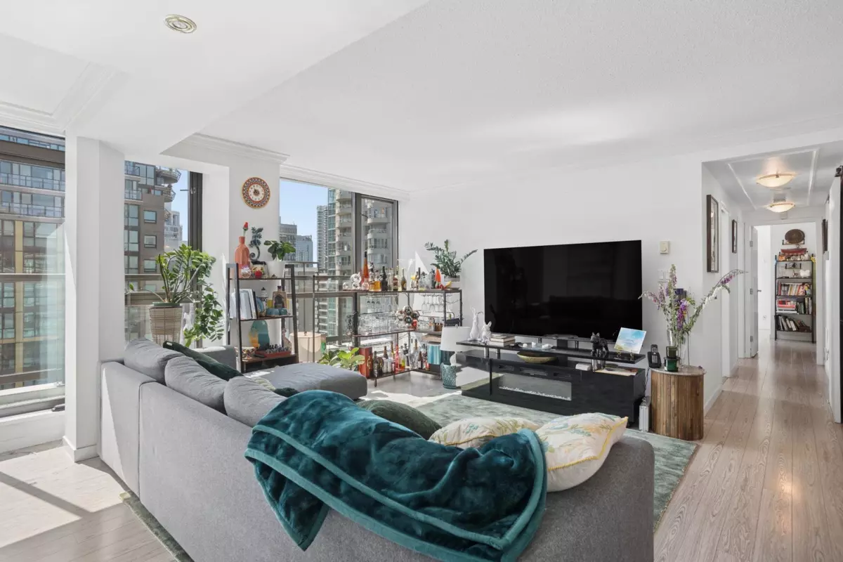 Dining Area Photo of 2803 1367 Alberni Street, Vancouver, BC