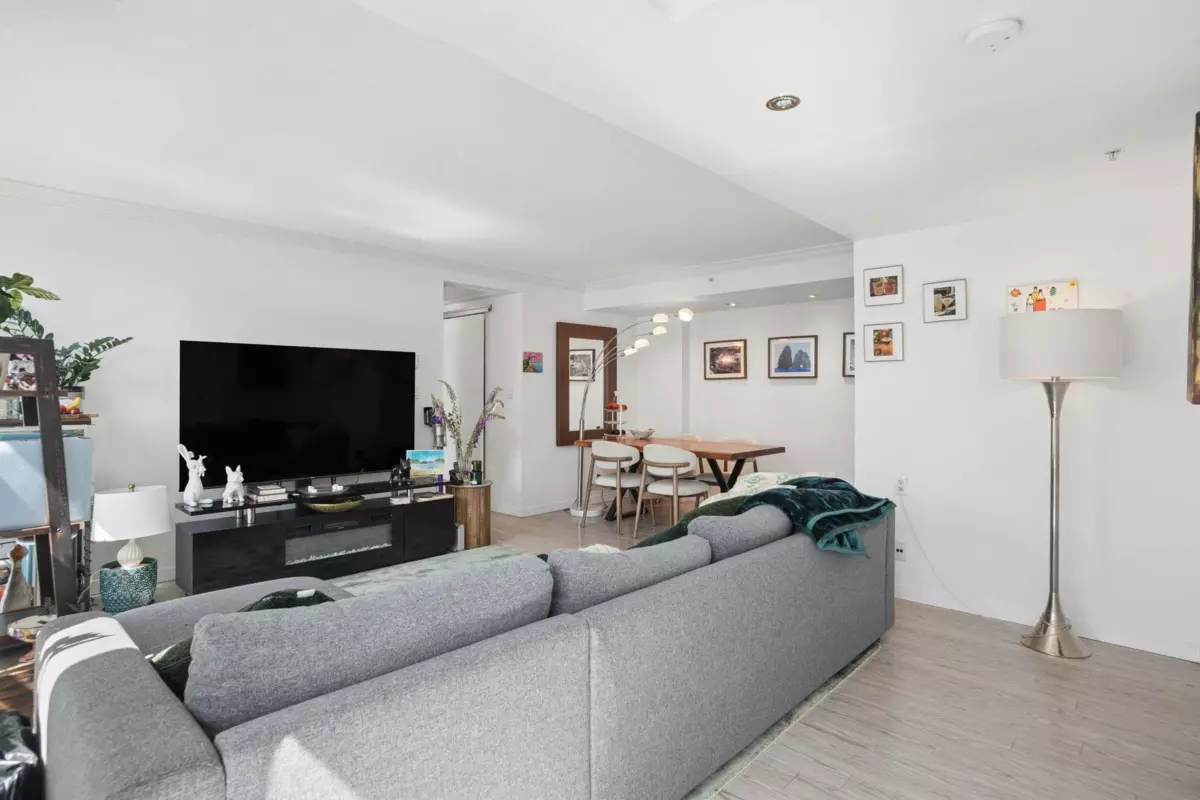 Living Room Photo of 2803 1367 Alberni Street, Vancouver, BC