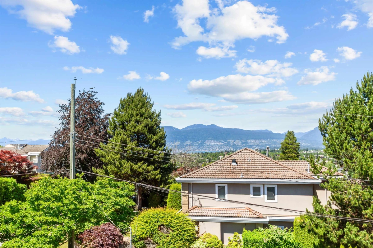 Exterior Rear Photo of 2495 W 33rd Avenue, Vancouver, BC