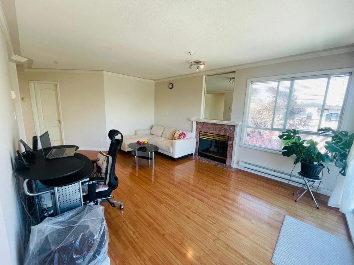 Family Room Photo of 302 2288 Newport Avenue, Vancouver, BC