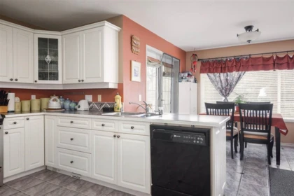 Kitchen Island Photo of 23776 110 Avenue, Maple Ridge, BC