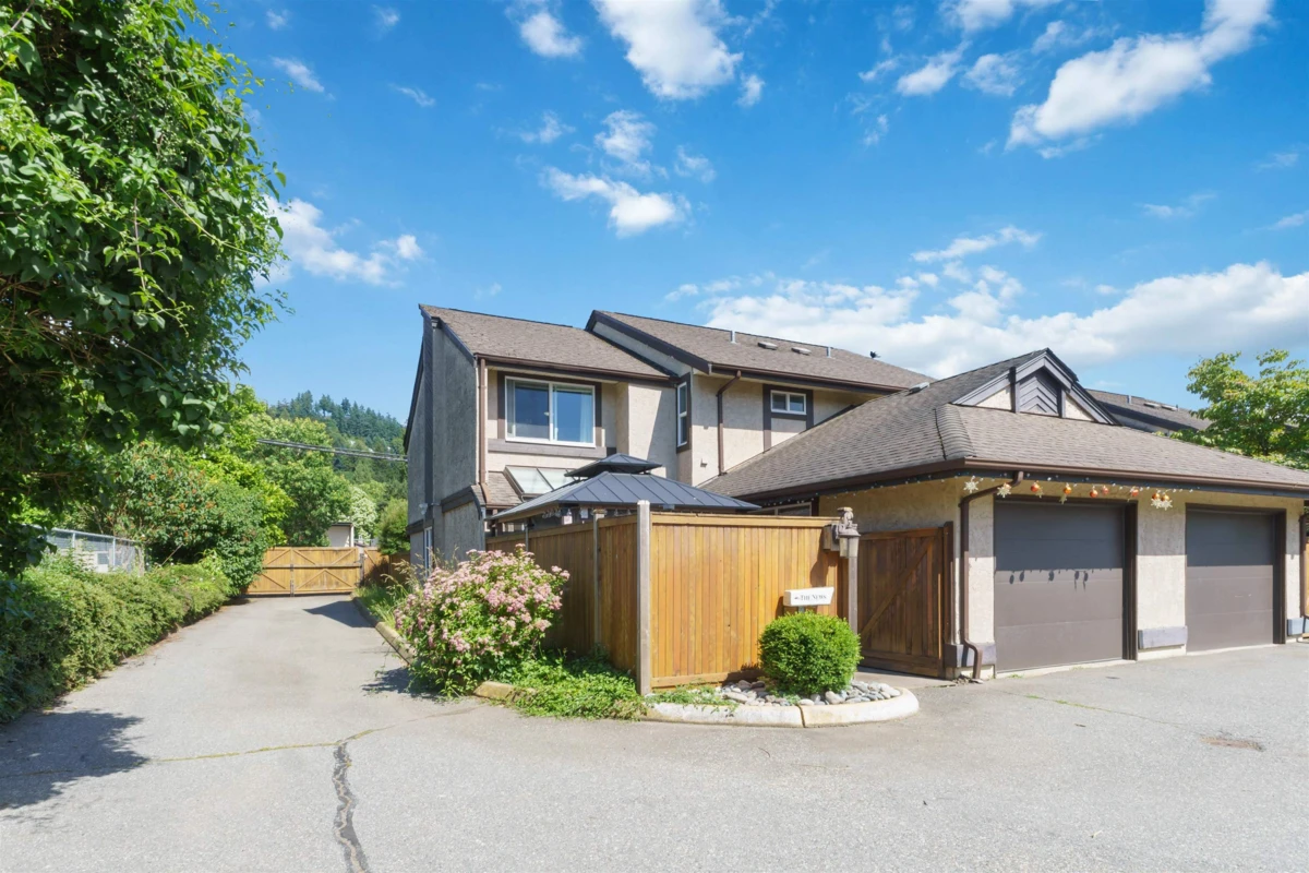 Family Room Photo of 17 34755 Old Yale Road, Abbotsford, BC