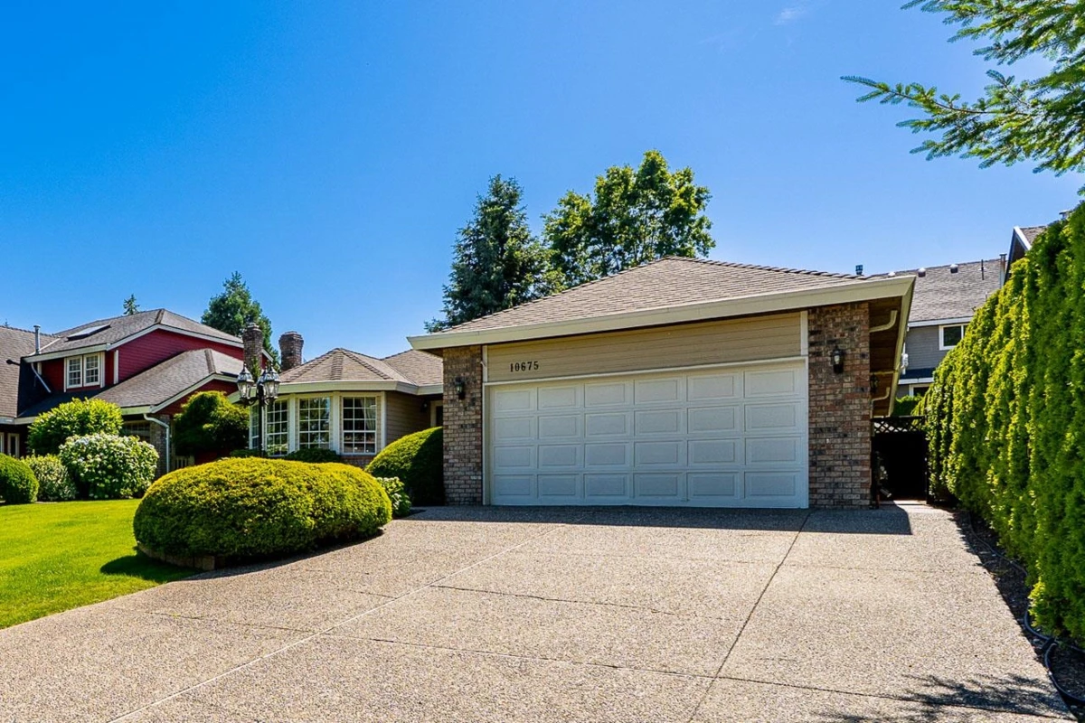 Living Room Photo of 10675 Glenwood Crescent, Surrey, BC