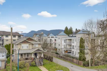 Front Yard Photo of 308 2340 Hawthorne Avenue, Port Coquitlam, BC