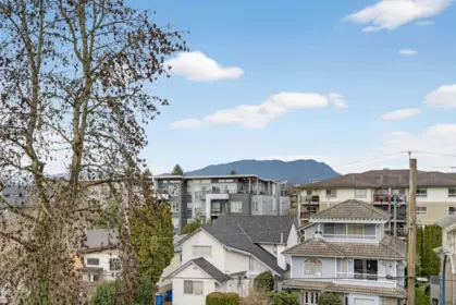 Garden / Landscaping Photo of 308 2340 Hawthorne Avenue, Port Coquitlam, BC