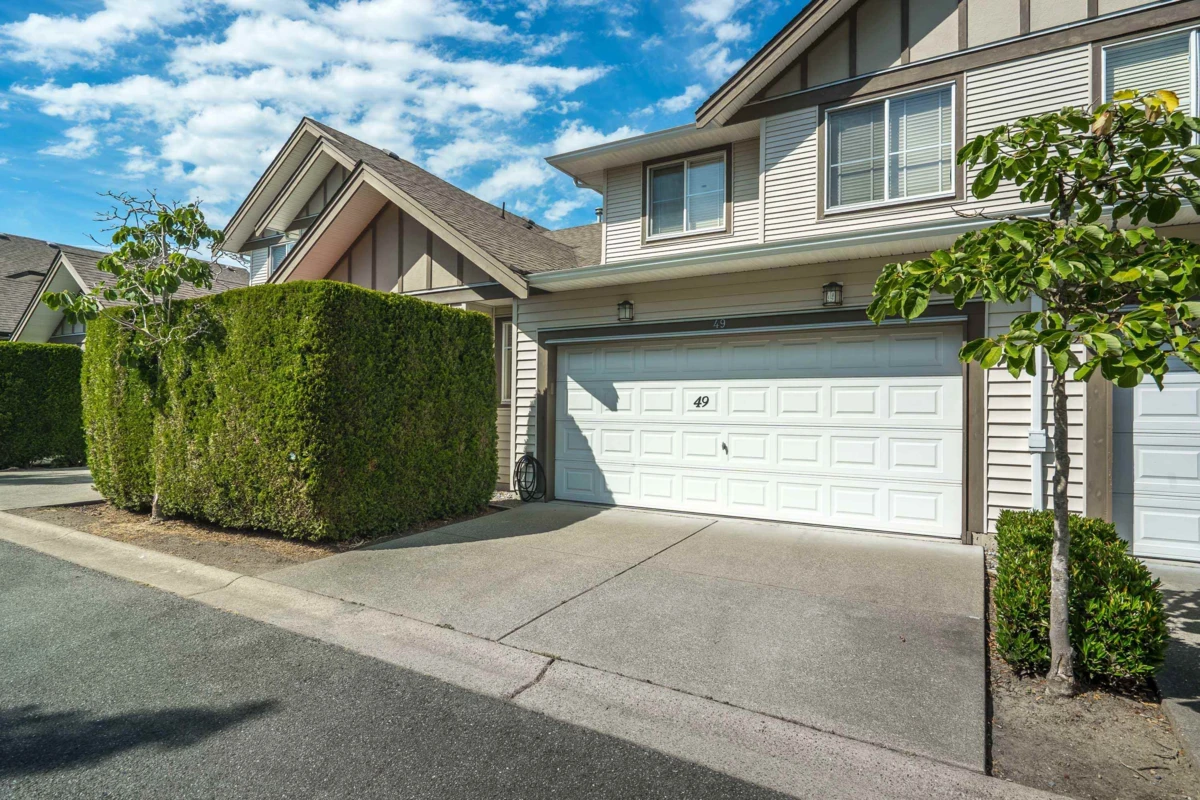Living Room Photo of 49 15868 85 Avenue, Surrey, BC