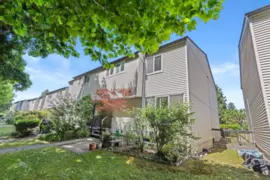 122 3461 E 49th Avenue, Vancouver, BC