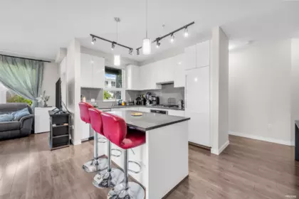 Walk-In Closet Photo of 202 9388 Tomicki Avenue, Richmond, BC