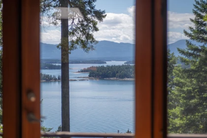 Guest Bathroom Photo of 580 340 Manastee Road, Galiano Island, BC