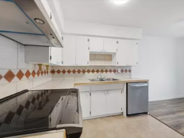 Kitchen Photo of 105 32033 Old Yale Road, Abbotsford, BC