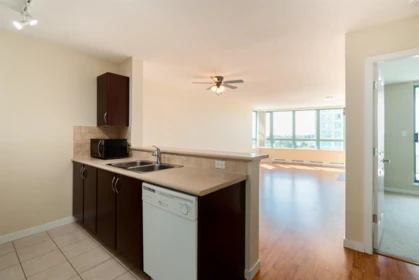 Breakfast Nook Photo of 1105 6659 Southoaks Crescent, Burnaby, BC