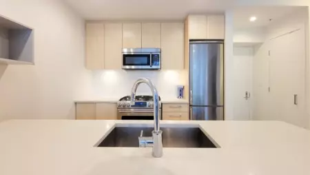 706 9080 University Crescent, Burnaby, BC, Burnaby — Apartment/Condo for sale