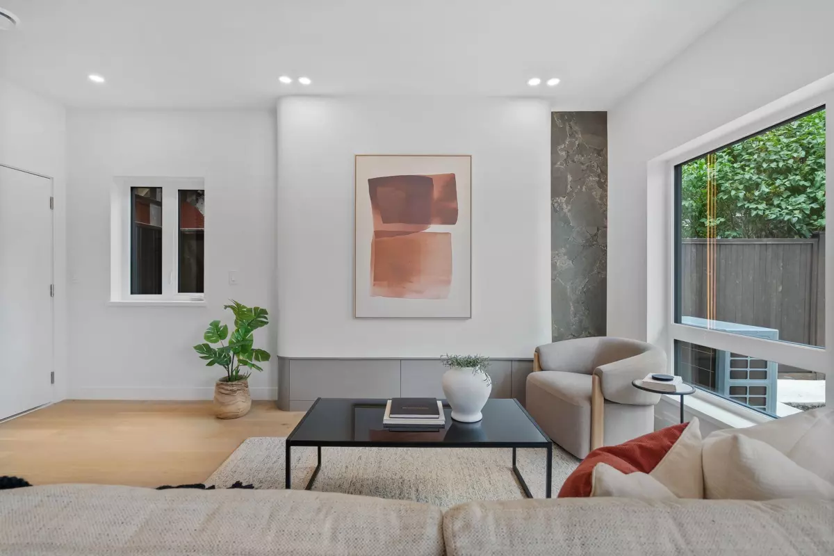 Dining Area Photo of 2 2211 William Street, Vancouver, BC