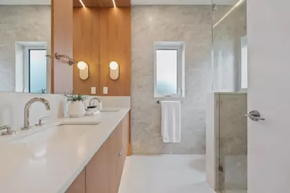 Mudroom Photo of 2 2211 William Street, Vancouver, BC