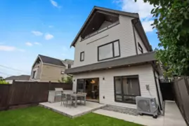 2 2211 William Street, Vancouver, BC