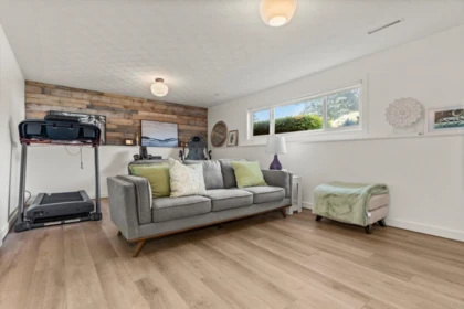 Hallway Photo of 9314 Jackson Street, Chilliwack, BC