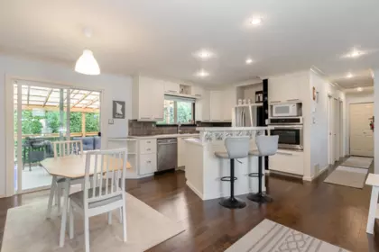Kitchen Island Photo of 26481 30a Avenue, Langley, BC