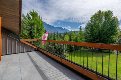 Front Yard Photo of 3 Walkerville Estates, Pemberton, BC