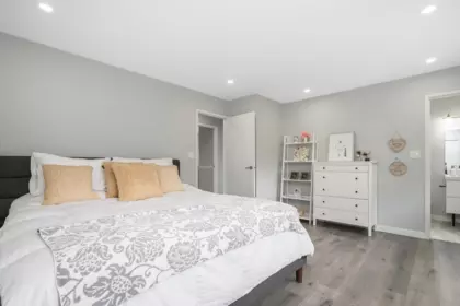Hallway Photo of 14956 20 Avenue, Surrey, BC