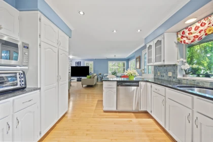 Kitchen Island Photo of 2445 Mowat Place, North Vancouver, BC