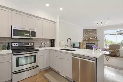 Kitchen Island Photo of 44 36260 Mckee Road, Abbotsford, BC