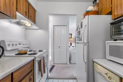 Pantry Photo of 403 2119 Bellevue Avenue, West Vancouver, BC