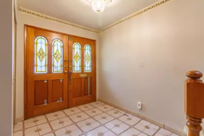 Entry Foyer Photo of 4467 Perry Street, Vancouver, BC