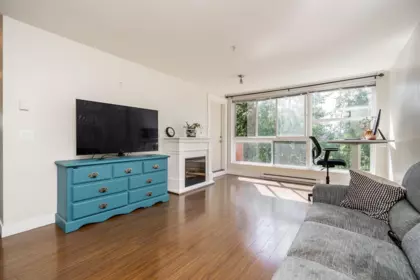 Kitchen Photo of 208 12075 228 Street, Maple Ridge, BC