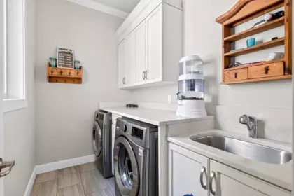 Guest Bathroom Photo of 36497 Carnarvon Court, Abbotsford, BC