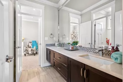 Hallway Photo of 36497 Carnarvon Court, Abbotsford, BC