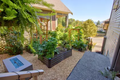 Swimming Pool Photo of 36497 Carnarvon Court, Abbotsford, BC