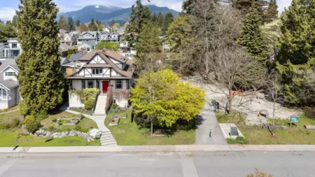 628 E 5th Street, North Vancouver, BC, North Vancouver — Single Family Residence for sale