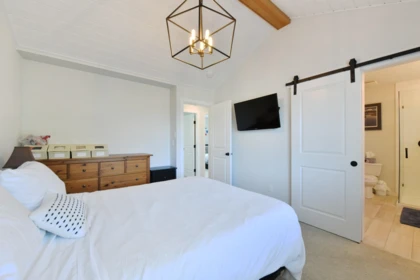 Guest Bathroom Photo of 8 3339 148 Street, Surrey, BC