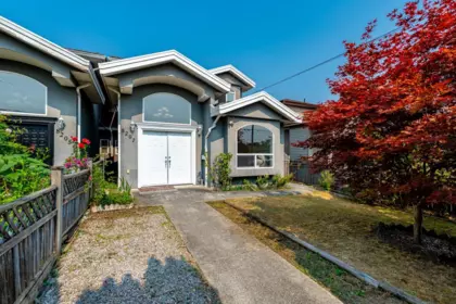 8207 15th Avenue, Burnaby, BC, Burnaby — Half Duplex for sale